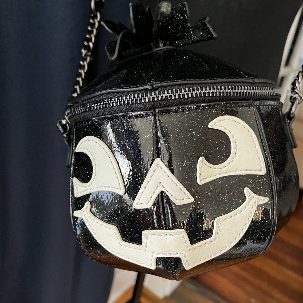 Black pumpkin  bag, NWT made by mad engine spectacular for Halloween